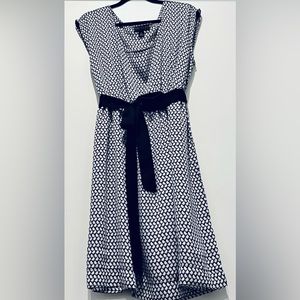 Forever 21 - Silky Sleeveless Black and White Bird Print Dress